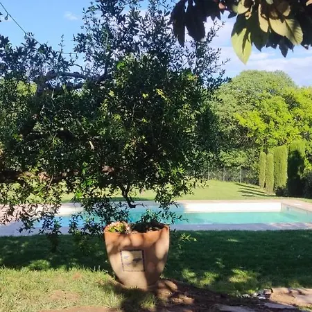 Country house Cal Xaiet Llampaies