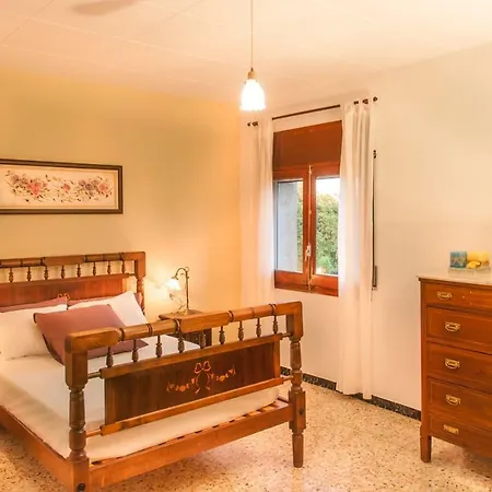 Country house Cal Xaiet Llampaies